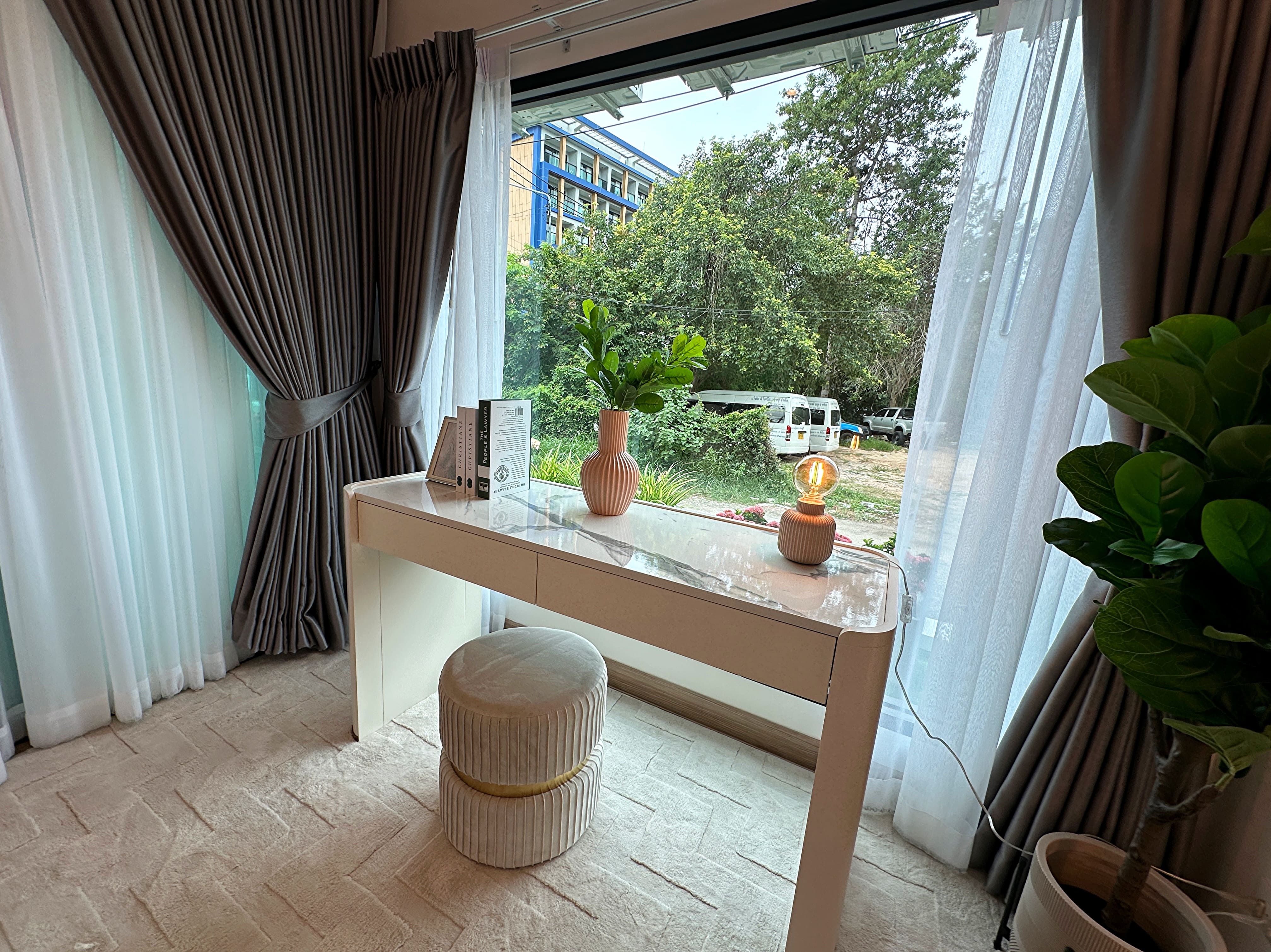 SIAM ORIENTAL OASIS interior photograph 4