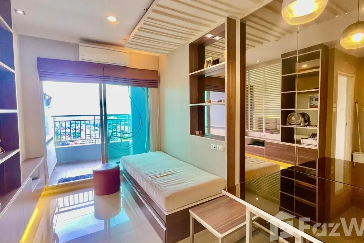 LUMPINI SEAVIEW interior photograph 3