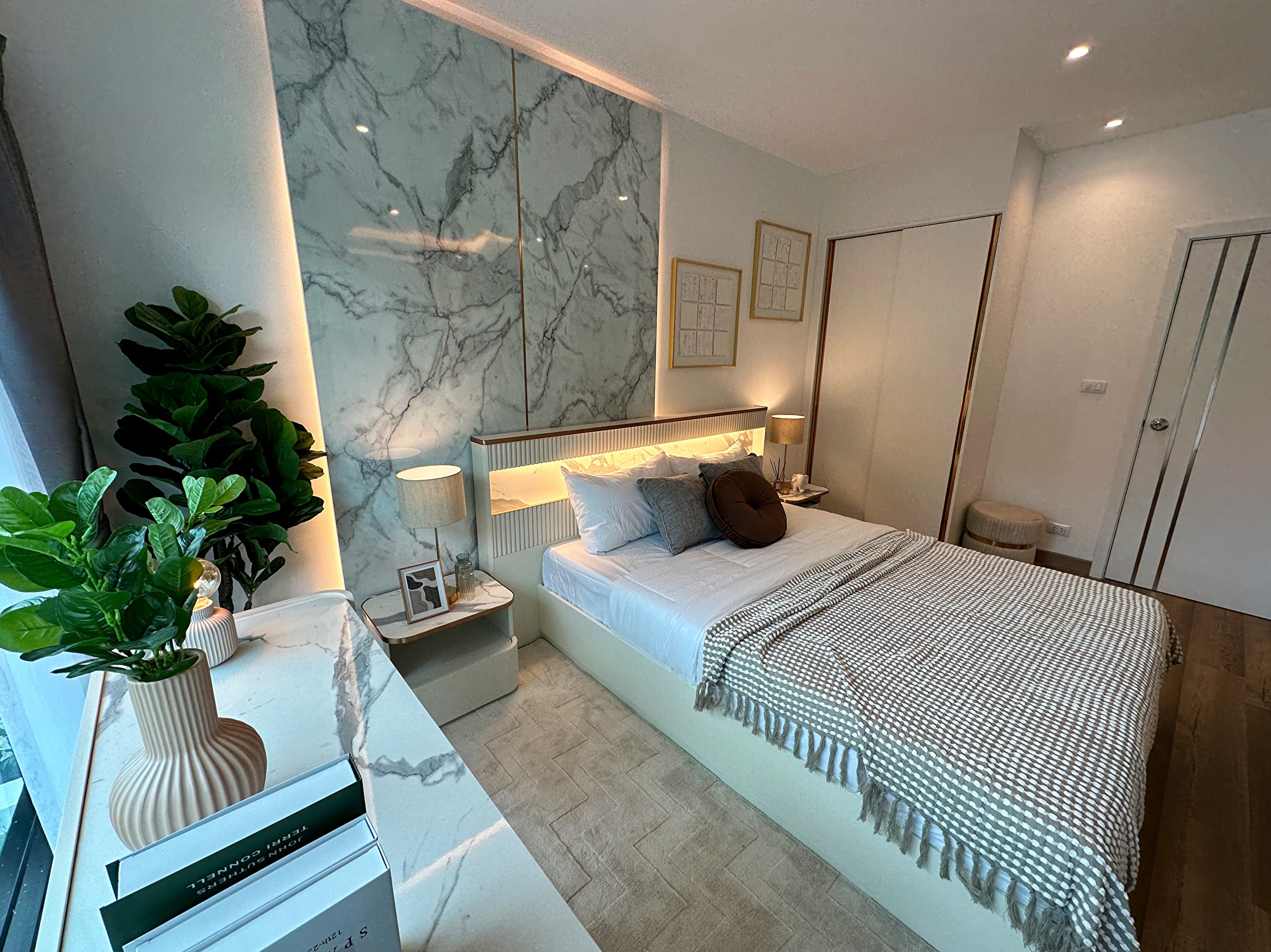 SIAM ORIENTAL OASIS interior photograph 3